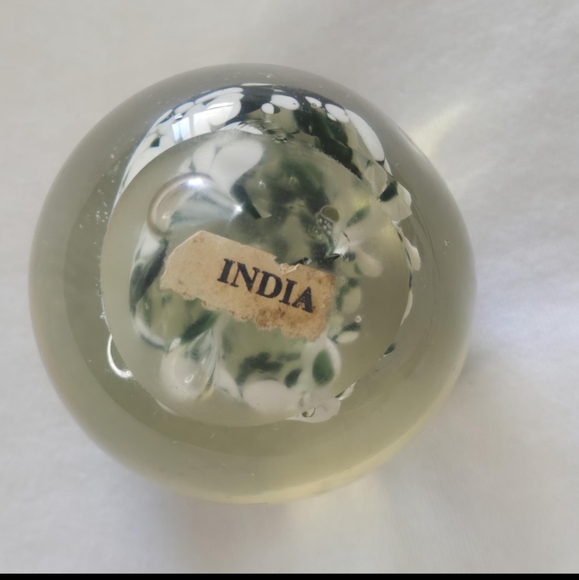 Vintage Paperweight - Picture 4 of 6